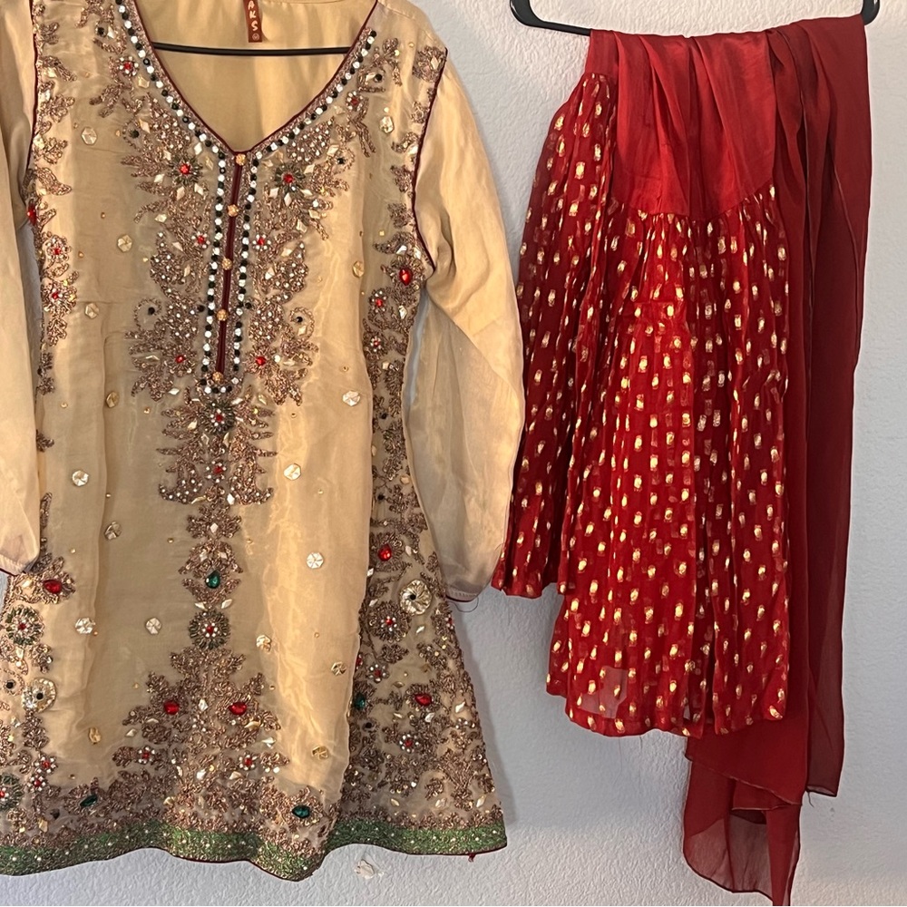 Gorgeous 3 piece sharrara. Size medium